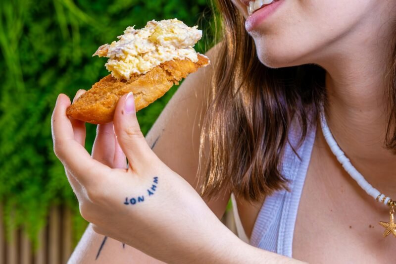 Why Nutritionists Are Telling People to Eat Fat to Lose Fat