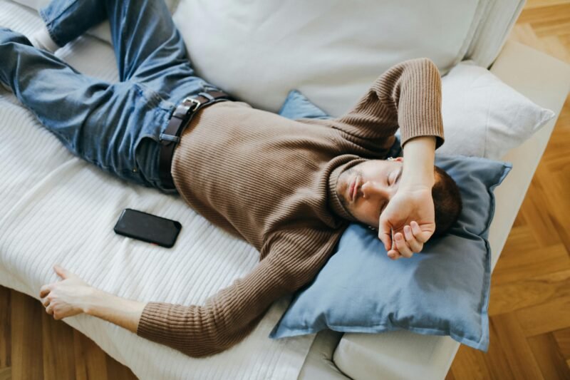The 10-Minute Reset: Why NSDR is Replacing the Bedtime Scroll